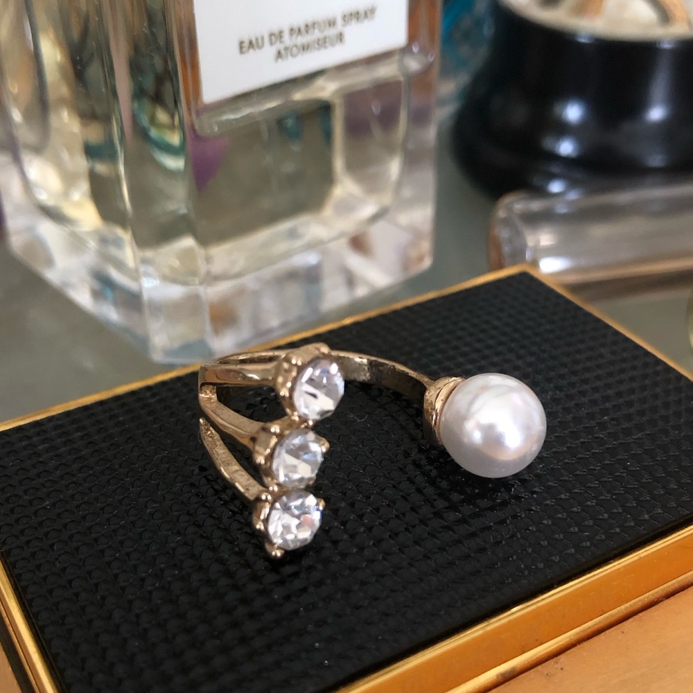 Pearl & rhinestone floating ring